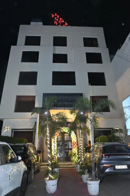 The Grand Radiant Hotel - Image 1