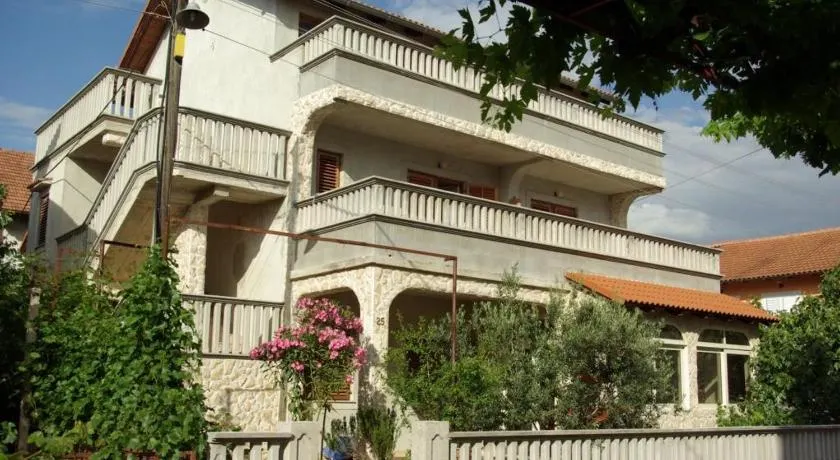 Vodice, apartmani Buntić - Image 1