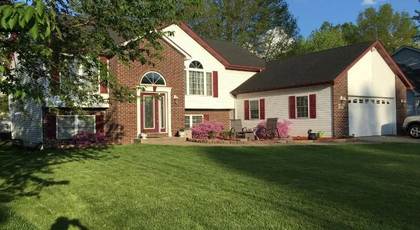Chesterton “Golf View Estate” Dit midtvestlige Tri-State hjem væk fra hjemmet! - Image 1