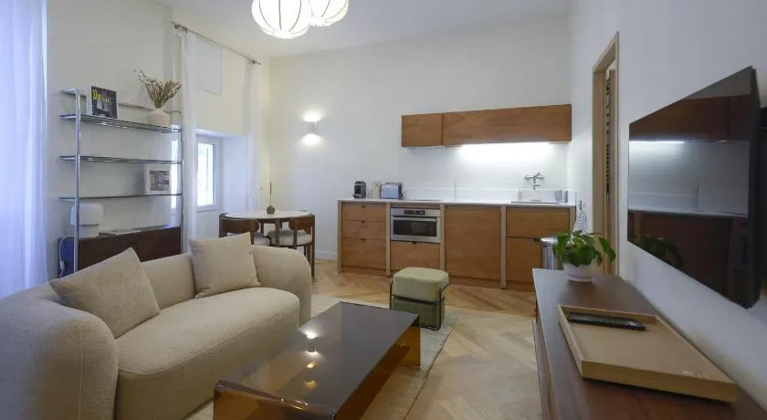 Bright Apartment Near the Beach and Old Port - Image 1