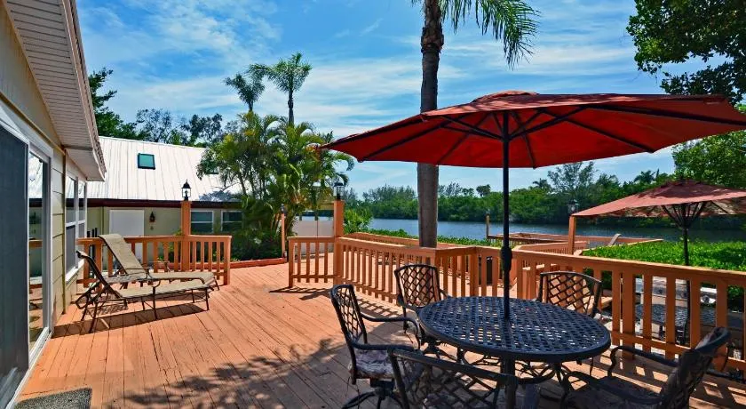 Lakefront Property auf Siesta Key unter tropischen Landschaft mit beheiztem Pool - Image 1