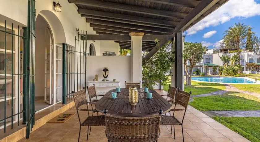 Golf Valley 3BR with 9 Pools and Rooftop BBQ - Image 1