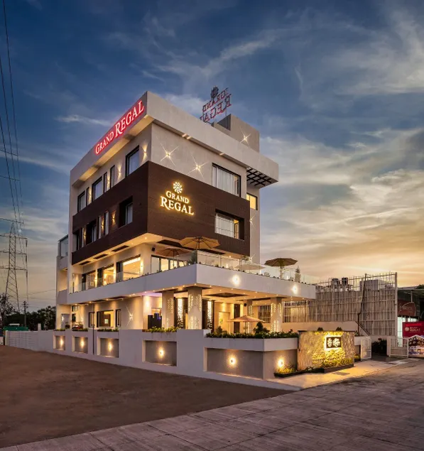 Grand Regal - Image 1