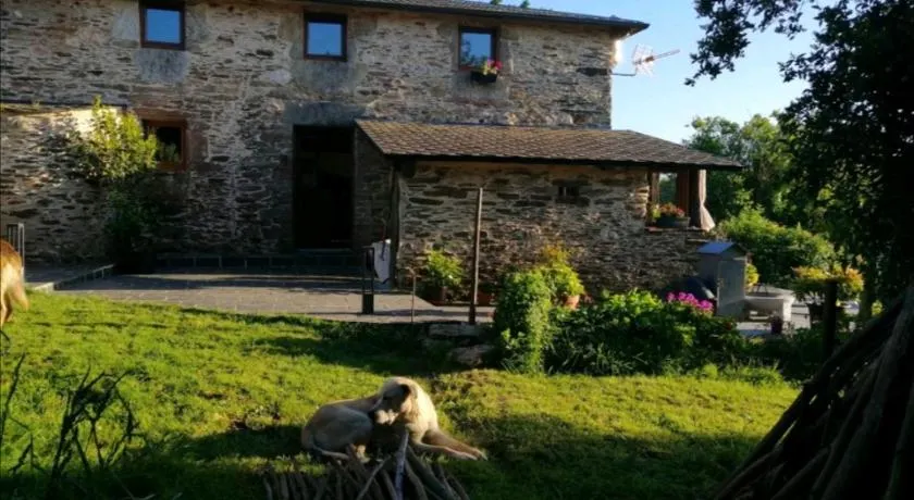Casa de piedra en pequeña aldea de Ortigueira - Image 1