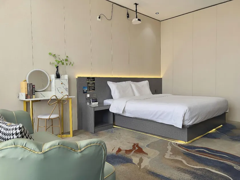 Lanyi Business Hotel (Debai Plaza Branch) - Image 1