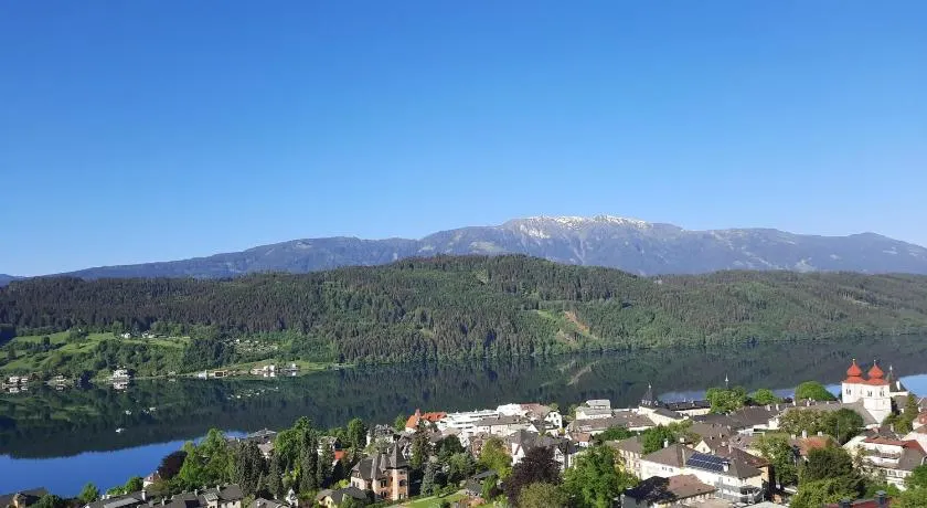 Appartamento accogliente e familiare con terrazza | Vista sul lago | Ammette cani - Image 1