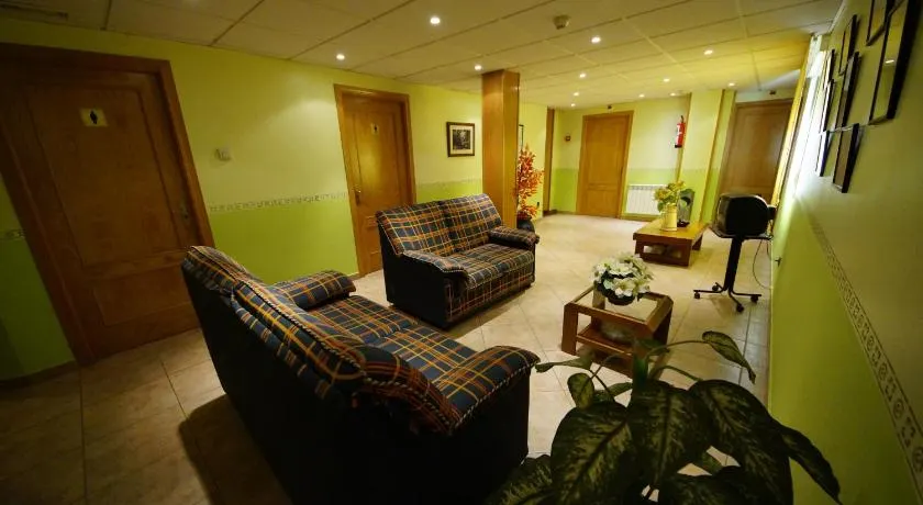 Hostal Restaurante El Surtidor - Image 1