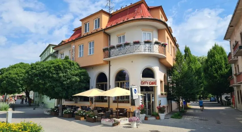City Hotel - Image 1