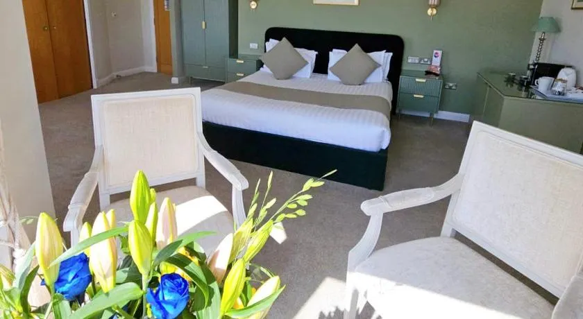 Legends Hotel - Image 1