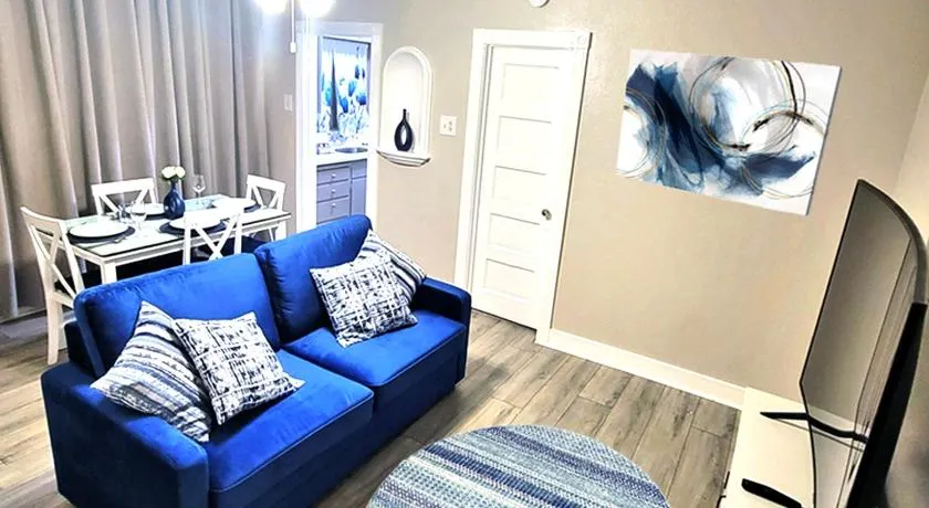 Beautiful Guesthouse, Sleeps 4 - Kitchen, Private Laundry, AC, Parking, 65' TV, Close to Stores, Restaurants & Beach - Image 1