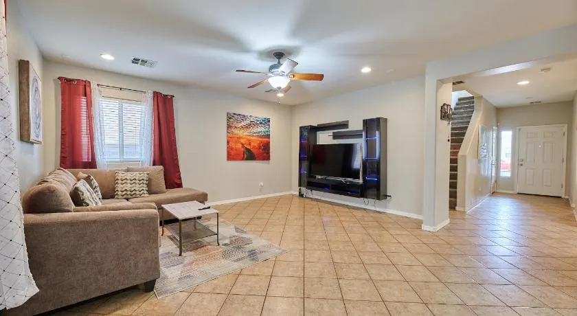 Entire home in Glendale, Arizona - Image 1