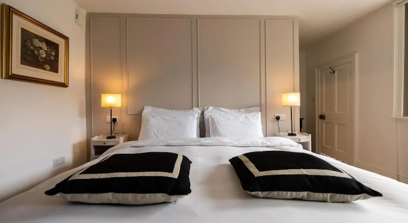 Pembroke Guest Suite - Image 1
