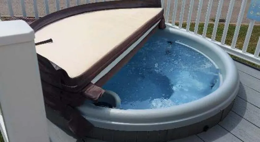 53A kingfisher court tattershall lakes luxury hot tub holidays - Image 1