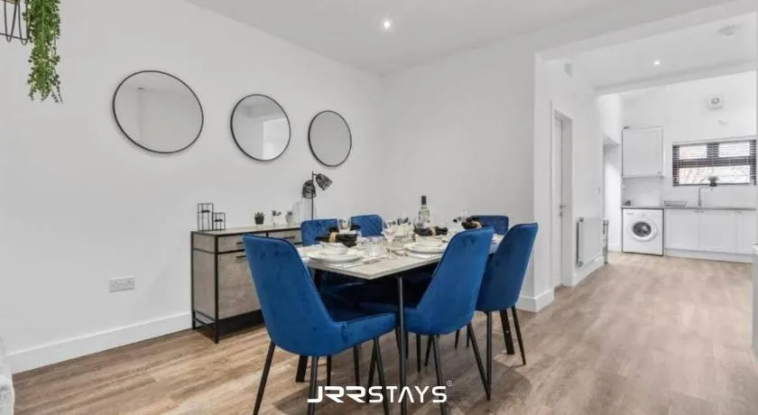 Burton on Trent - 3 Bedroom, Sleep 7, Wi-Fi - JRR Stays - Image 1