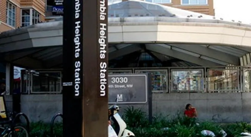 Entire 2-Story Garden Loft Apt with Parking, walk to Metro, Zoo, 2 mi from White House - Image 1