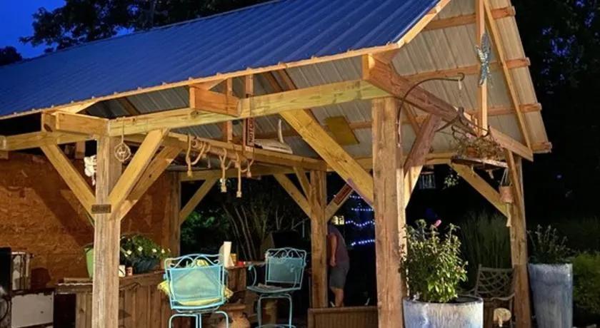 BEACH HAVEN Dog friendly farmette Great for 2 couples - Image 1