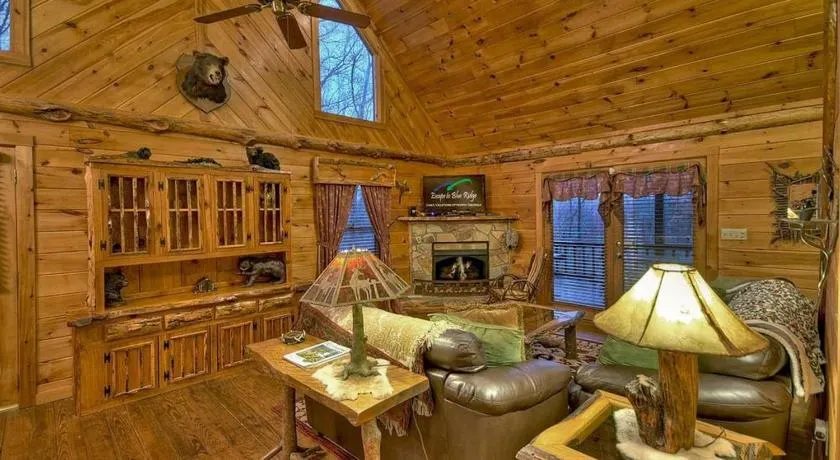 Big Buck Lodge - screenet veranda | Fire Pit | Aska Adventure Area - Image 1