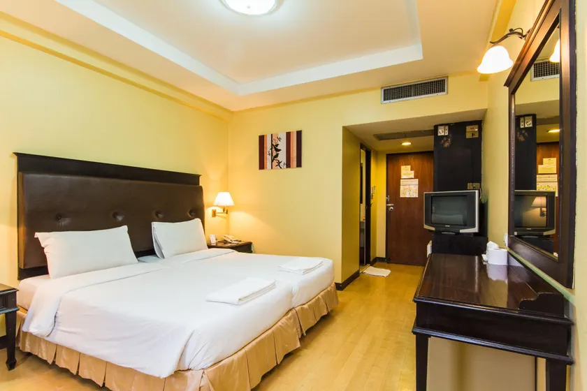 Roma Hotel - Image 1