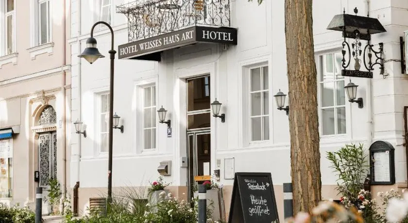 Boutique-Hotel Weisses Haus Art - Image 1
