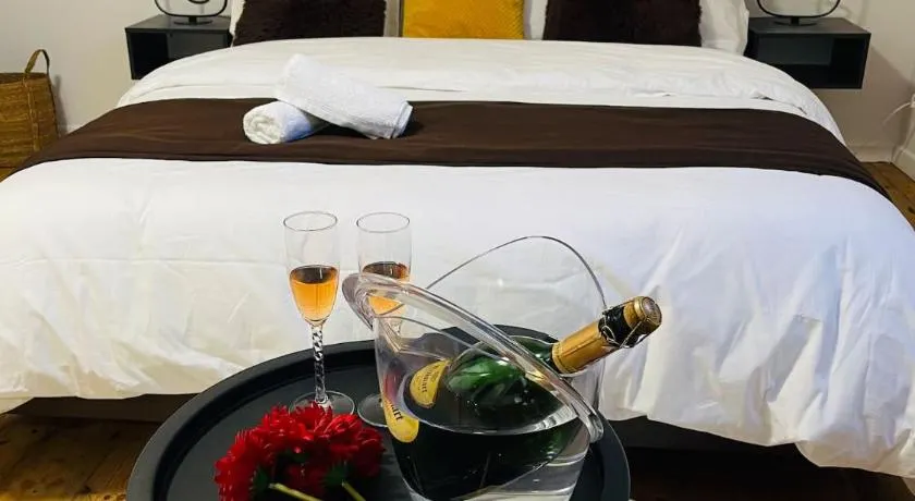 Belle Chambre Au fil de l'eau chambre d'hôte salon et cuisine partagés - Image 1