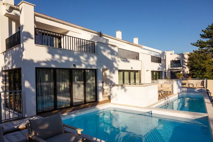 Seaside Luxury Boutique Apartment: Mindful Escape - Image 1