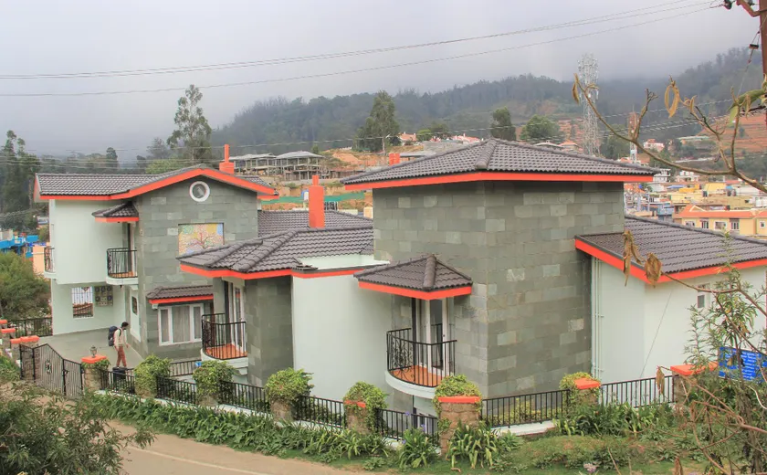 Two Seas Residence - Image 1
