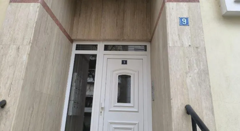 PEREA Luxury aprt with balcony and Free Save Parking with Remote Control - Image 1
