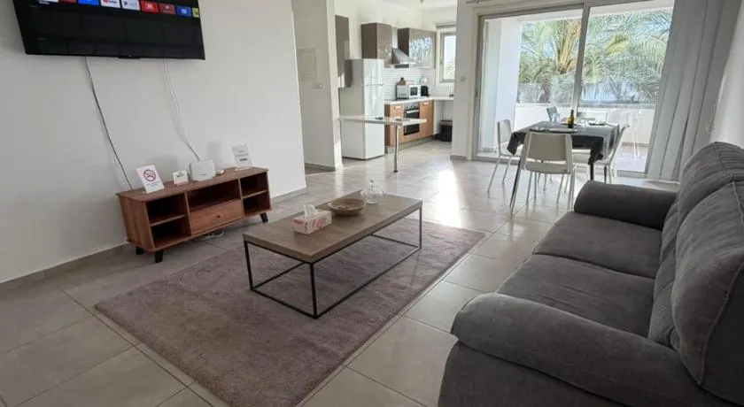 Two Bedrooms Apartment with Private Balcony - Image 1