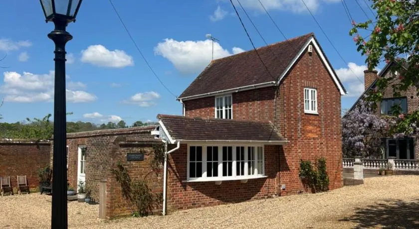 Stablehurst Cottage - Image 1