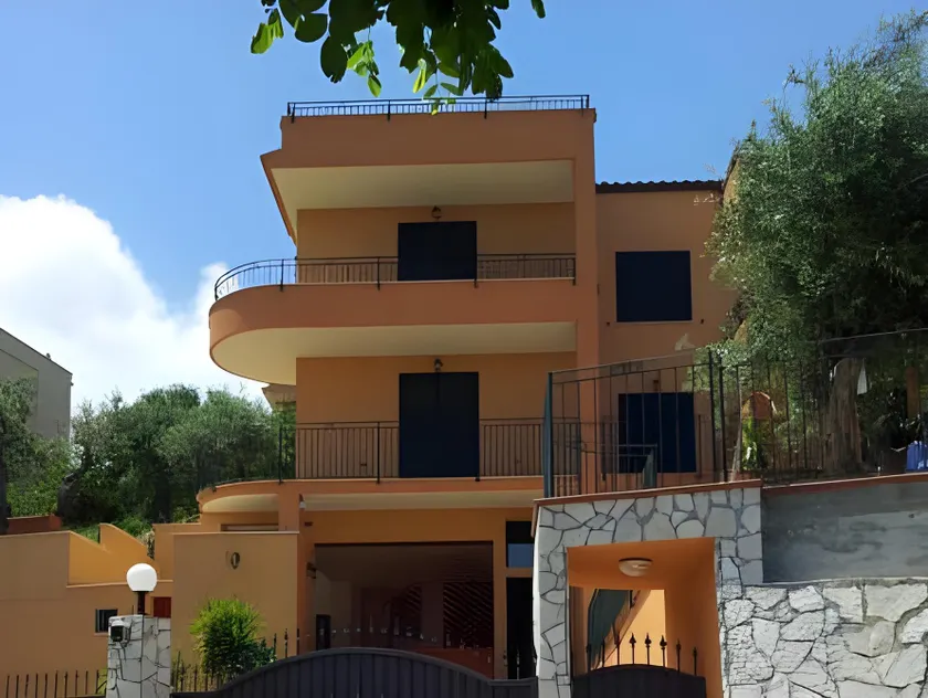 Villa Santa Barbara - Image 1