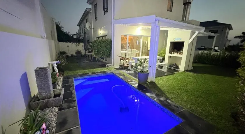 Villa on Private Estate with Pool - Image 1