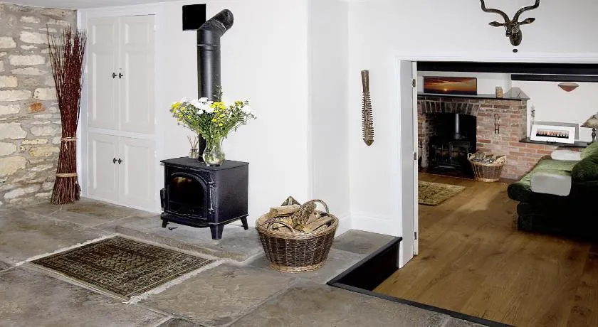 Rose Cottage - Image 1