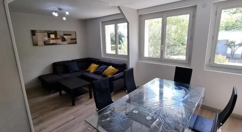 Appartement T3 proche centre - Climatisation & Parking privé - Image 1
