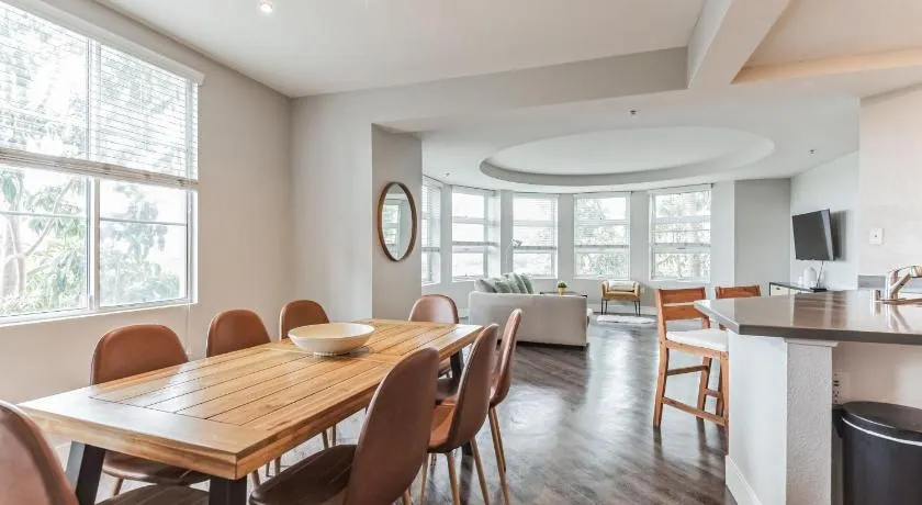 3BR 2BTH Santa Monica Apartment - Pool, Balcony, Near LAX - Image 1