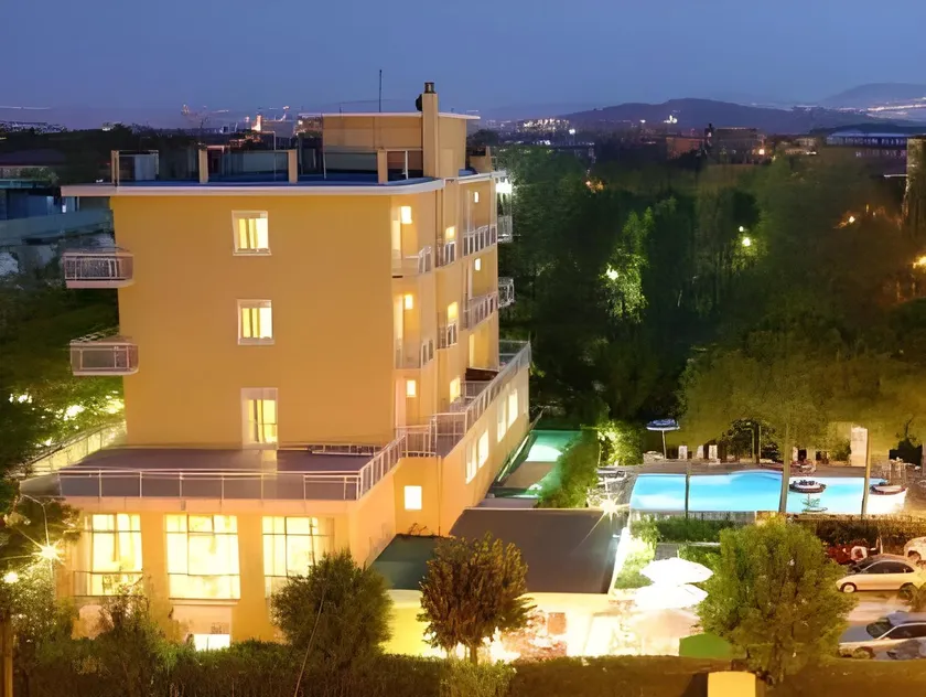 Hotel Bahama - Image 1