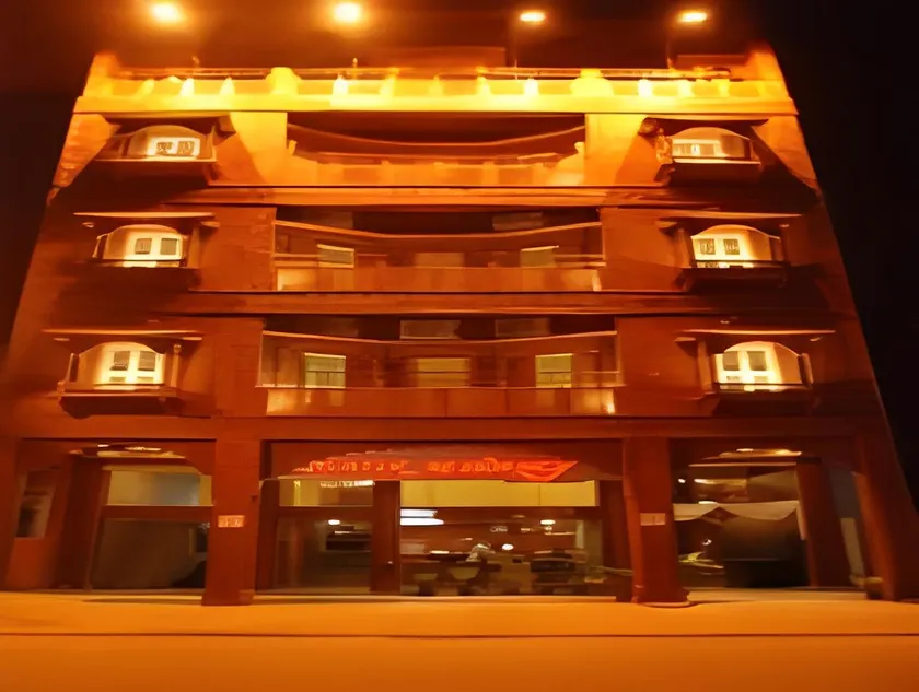Hotel Malik Residency - Image 1