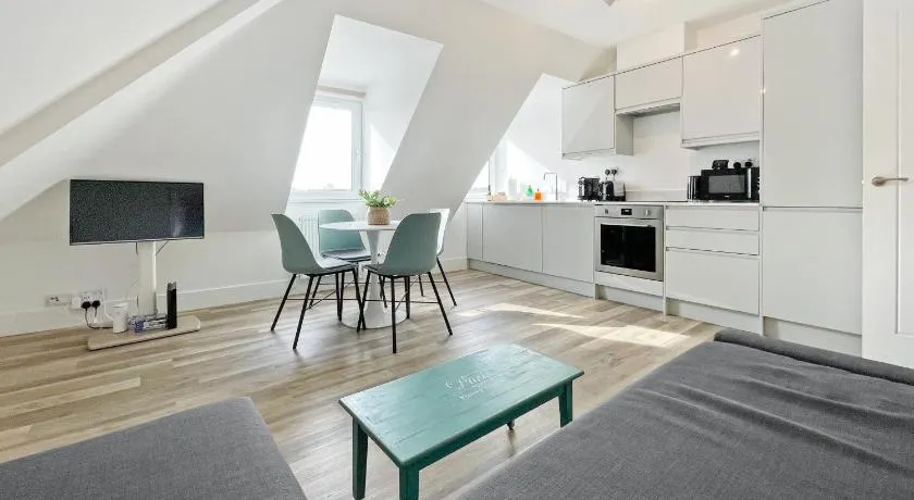 ENTR - Modern Apartments in Windsor - Image 1