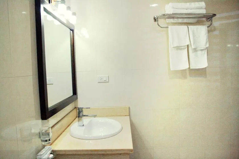 Hoang Anh Ha Dong Hotel - Image 1