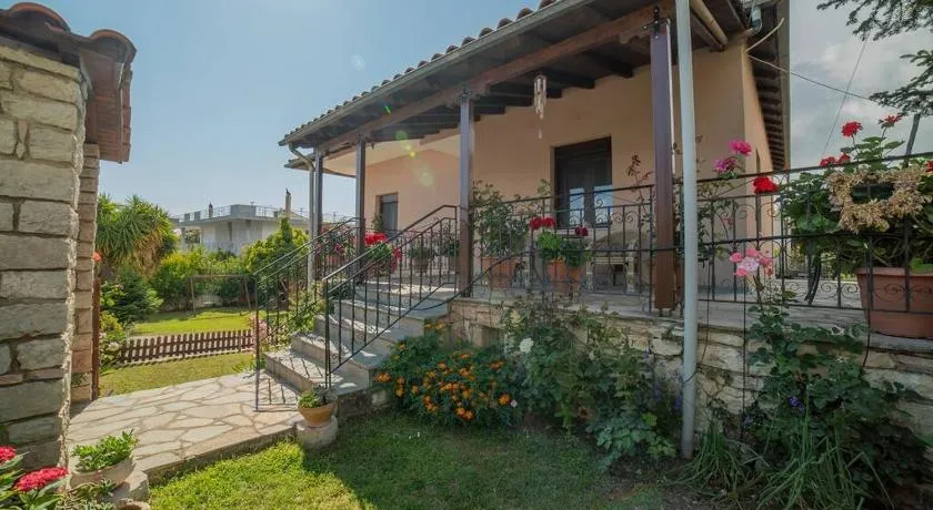 Family House with Garden - Image 1