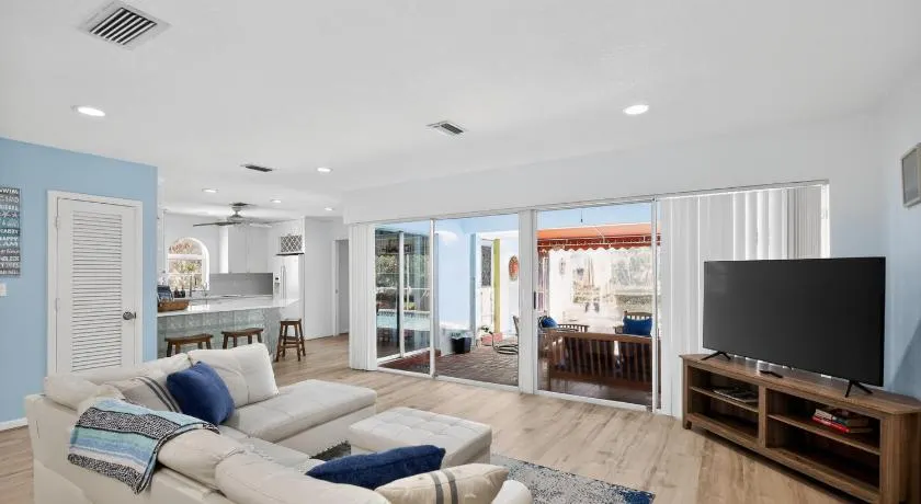 Waterfront Oasis on Intracoastal with Pool - Just Renovated - Image 1