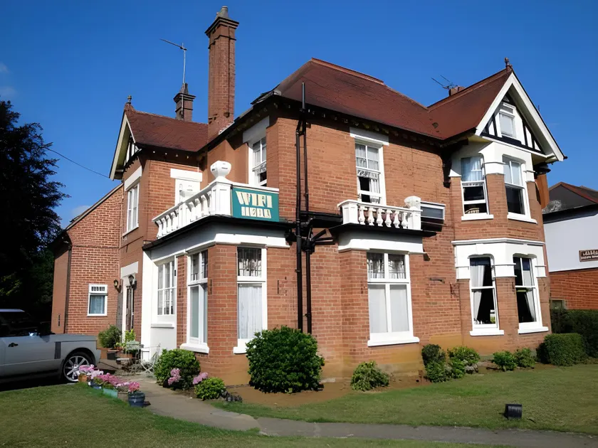 Fairlawns Guest House - Image 1