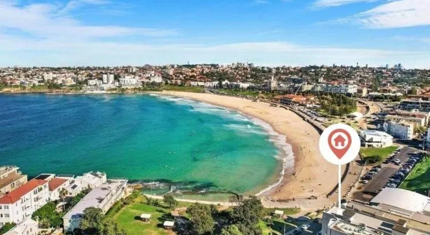 Beachfront Bondi Studio with Aircon - Image 1