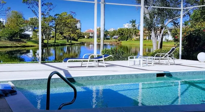 Villa Exclusive - Au bord du lac, à 4 minutes de la plage privée, Wifi gratuit - Image 1