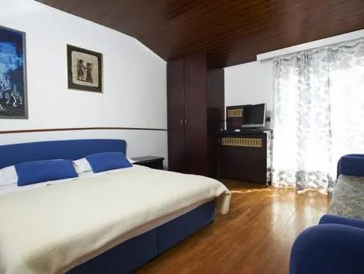 Hotel Tomi - Image 1