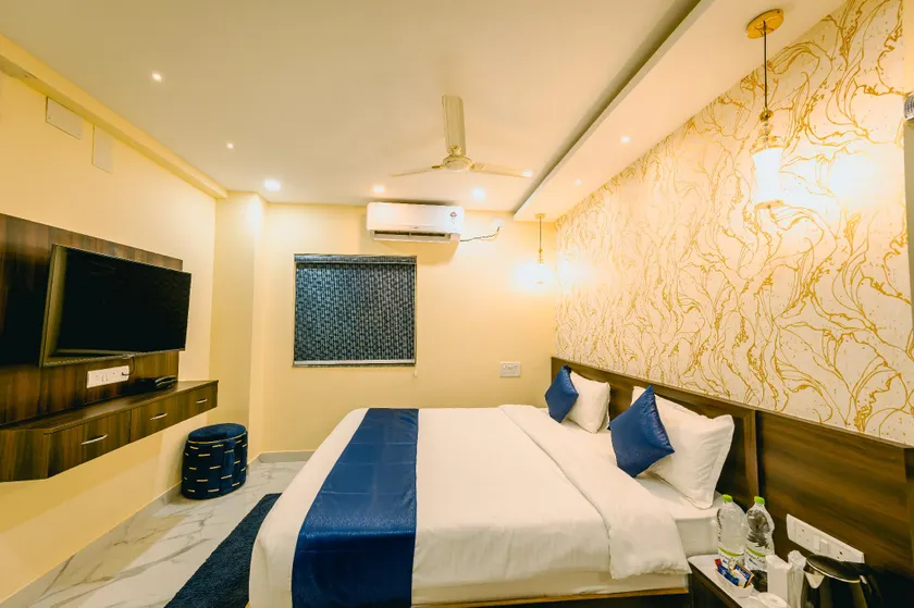 Livotel Premium Hotel - Image 1