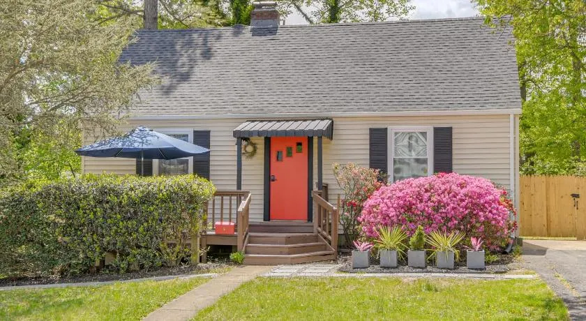 'The Red Door' Stylish Family Home in Falls Church - Image 1