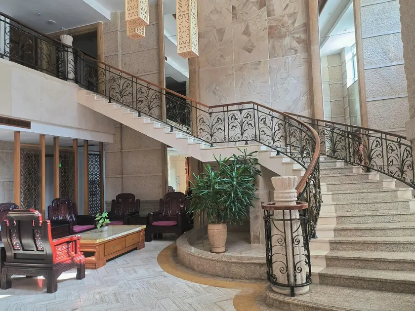 Jixiang Tiankeshe Hotel - Image 1