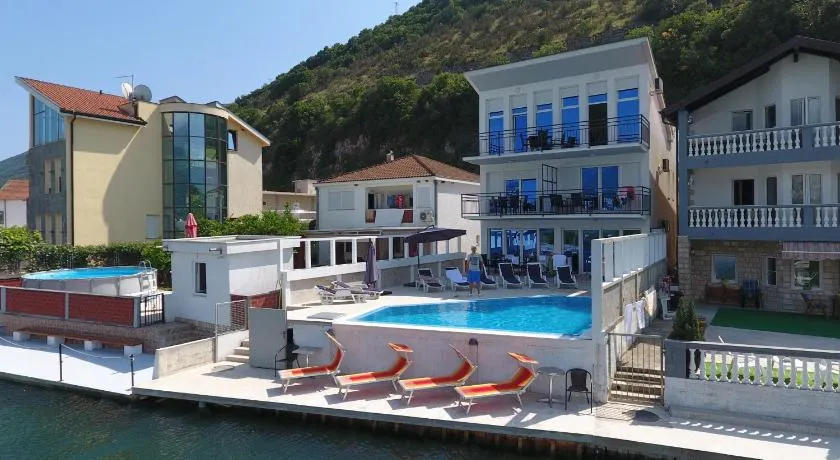Apartments Riverside - Image 1