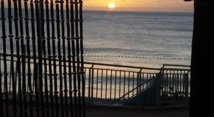 Casa cueva primera línea playa - Image 1