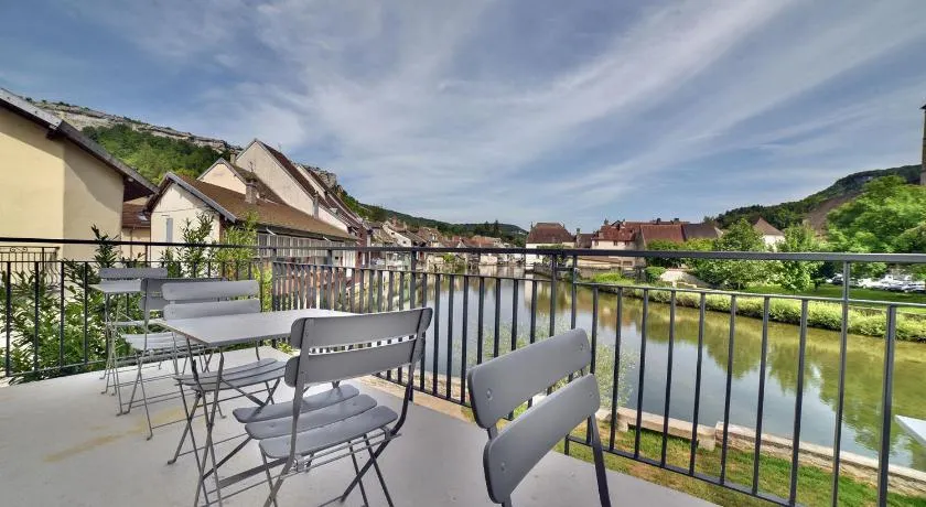 LES TANNERIES Meilleures vue sur la rivière Chambres climatisées - Image 1